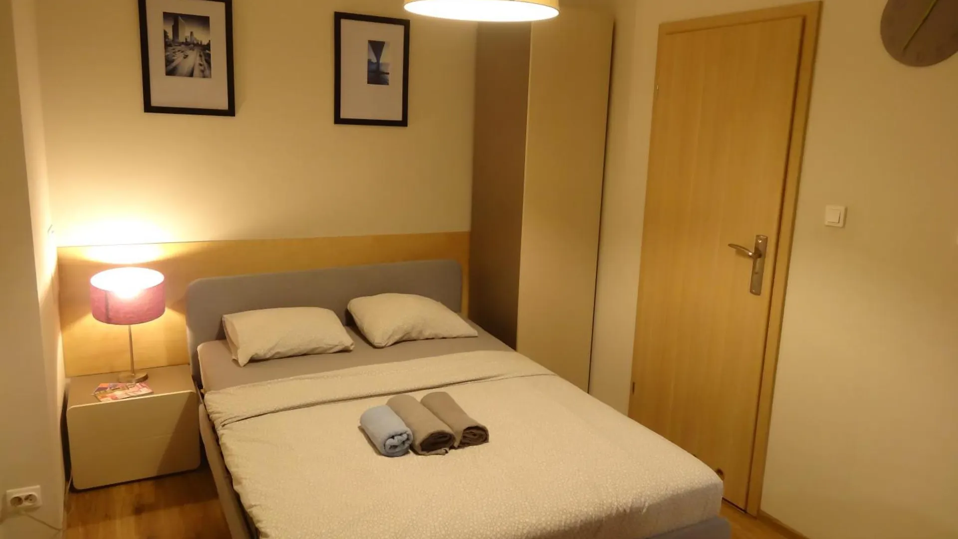 Mimosa Rooms Poznan Homestay